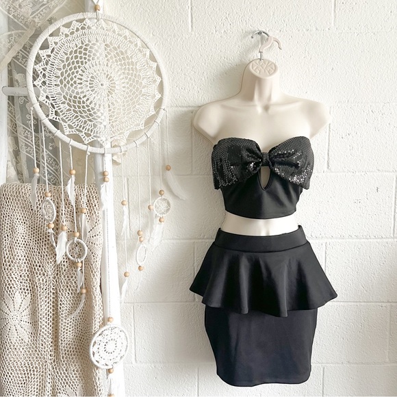 Forever 21 Tops - Forever 21 Black Bow Sequin Cropped Top